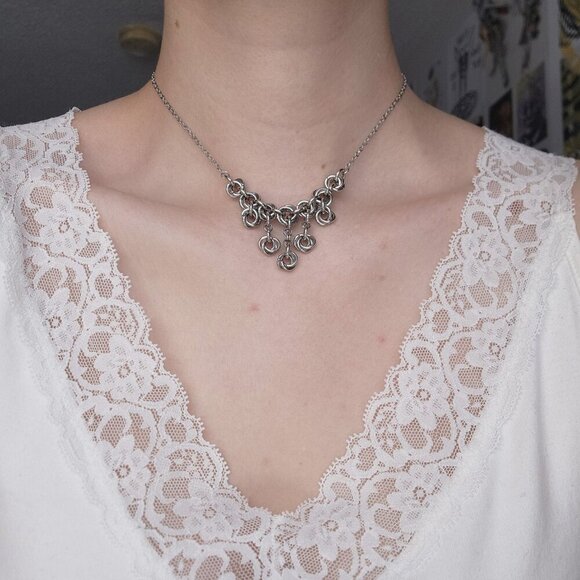 Goth romantic Mobius Rose chandelier choker necklace ✦ handmade chainmaille ✦ - Picture 3 of 8